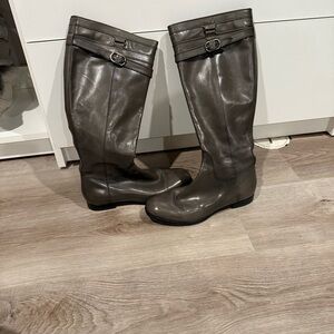 Stylish AGL leather boots. Grey, size 37.5